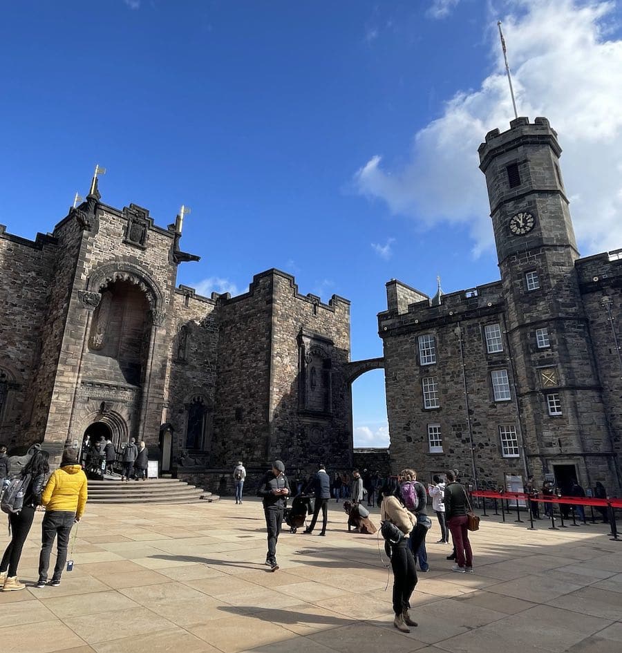 entrada al palacio real en el castillo de edimburgo